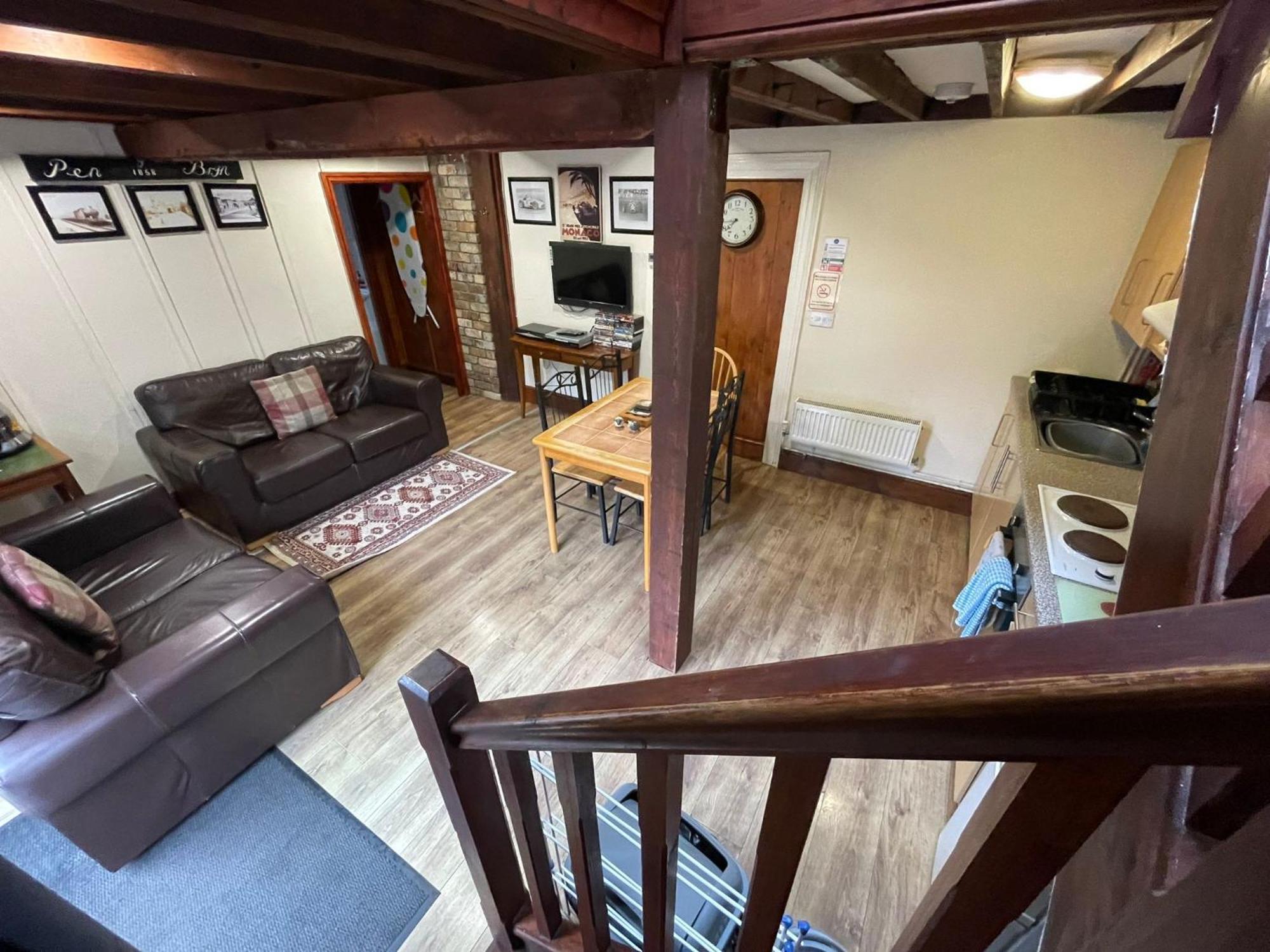 朋尼布林小屋酒店 阿伯德尔 外观 照片